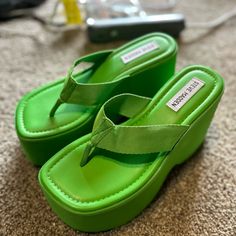 Never Worn Bright Green Chunky Platform Sandals By Steve Maddensizm Chunky Platform Sandals, Green Sandals, Chunky Platform, Bright Green, Steve Madden Shoes, Platform Sandals, Steve Madden, Women Shoes, Sandals