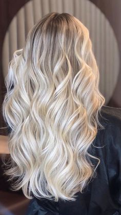 Icy Lived In Blonde, Bright Icy Blonde, Hair Color Inspiration Blonde, Full Blonde Balayage, Icy Blonde Hair With Shadow Root, Beach Blonde Hair Color, Beach Blonde Hair, Perfect Blonde Hair, Bright Blonde Hair