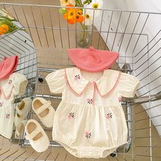 Let your little girl take center stage with this Baby Girl Flower Embroidered Round Neck Onesie! The bold design and bright colors will make her stand out and turn heads wherever you go. She'll be ready to run, jump and dance in ultimate comfort and style. COLOR White, Apricot MATERIAL Cotton SEASON Summer SIZE (AGE) 66 (3-6M), 73 (6-9M), 80 (9-12M), 90 (12-24M) GENDER Baby Girl PATTERN Floral (Flower), Embroidered Girl Flower, Baby Body, Girl Pattern, Bold Design, Floral Flower, Center Stage, Pattern Floral