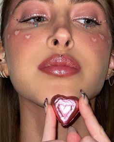 Cupid Costume Ideas, Concert Makeup, Rhinestone Makeup, Cheek Makeup, Celebrity Makeup Looks, Swag Makeup, Ethereal Makeup, Cute Makeup Looks, Halloween Costumes Makeup