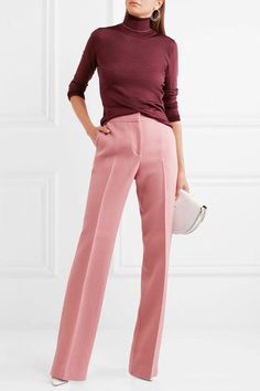 Kibbe Dramatic Classic, Pink Pants Outfit, Pink Trousers, Wool Crepe, Amal Clooney, Corporate Outfits, Cooler Look, Pink Pants, Looks Chic