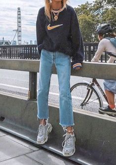 Clothes Nike, Sport Clothes, Flannel Outfits, 90s Fashion Outfits, Looks Street Style, Trik Fotografi, Winter Trends, Nike Fashion, Mode Inspo