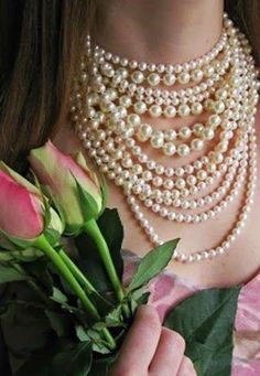 Pearls And Flowers, Necklace Layers, Tahitian Pearl Necklace, Wear Pearls, Nice Jewelry, Holding Flowers, Pearl And Lace, Pearl Necklaces