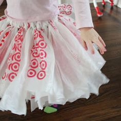 Rachael Rabbit: Tutu Tutorial (Part 3): Recycled Plastic Bag Tutu Plastic Bag Dress, Recycled Costumes, Plastic Bag Crafts, Trash Fashion, Newspaper Dress, Tutu Tutorial, No Sew Tutu, Recycled Outfits, Recycled Plastic Bags