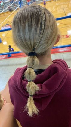 Serve up style with these volleyball hair tips and tricks! From braids to buns, we've got your game-day look covered. Explore inspiration and tutorials for an aesthetic and functional look. Hair Tips And Tricks, Athletic Hairstyles, Volleyball Hairstyles, Hair Tips, The Court, Track And Field, Up Styles, Buns