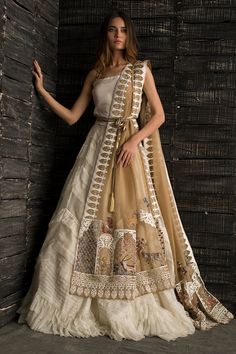 Lehenga Blouses, Pakistani Wear, Saree Style, Dream Fashion, Wedding Indian, Indian Lehenga, Dress Indian Style