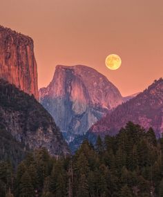 the full moon is setting over half dome mountain in yose national park, california