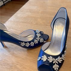 Beautiful High Heels Wedding Shoes Size 8 New Navy Blue Wedding Heels, Blue Round Toe Wedding Shoes, Blue Wedding Shoes With 4-inch Heel, Blue Round Toe Wedding Shoes For Prom, Blue High Heel Prom Shoes, Blue Round Toe Heels For Wedding, Blue Closed Toe Party Wedding Shoes, Blue Open Toe Wedding Shoes For Formal Occasions, Blue Closed Toe Wedding Shoes For Party