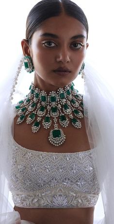 Designer Wedding Jewelry, Colors Combinations, Autumn Jewelry, American Diamond Jewellery, Diamond Necklace Designs, Jewelry Photoshoot, Manish Malhotra, Indian Bridal Fashion, Indian Jewelry Sets