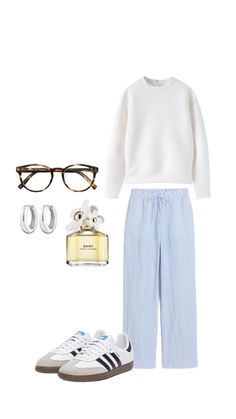 Muji Sneakers Outfit, Outfits With Light Blue Pants, Clean Street Style, Clinical Psychologist Outfit, Clean Aesthetic Outfit, Travel Day Outfit, Uni Outfits, Stockholm Style, Clean Aesthetic