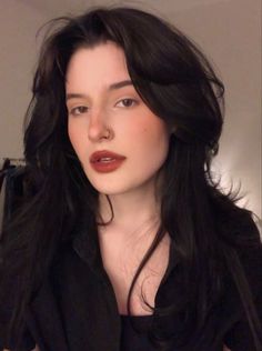 Academia Aesthetic Makeup, Dark Autumn Makeup Looks, Dark Academia Aesthetic Makeup, Academia Makeup Looks, Dark Academia Makeup Looks, Edgy Dark Academia, Academia Hair, Makeup Looks Dark, Dark Academia Hair