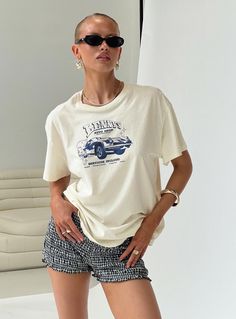 Oversized tee Graphic print, crew neckline, cap sleeves, drop shoulders Good stretch, unlined 100% cotton Cold gentle machine wash Festival Romper, White Dress Winter, Party Dress Long Sleeve, Winter Tops, Graphic Tops, Party Dress Long, Party Tops, Casual Tank Tops, Oversized Tee