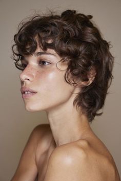 Feminine Pixie Cuts, Hair Muse, Androgynous Haircut, Short Wavy Haircuts, Curly Pixie Hairstyles, Short Curly Pixie, Wavy Haircuts, Hot Hair Styles