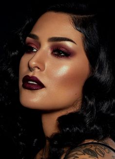 Maroon Makeup, Burgundy Makeup Look, Red Makeup Looks, Burgundy Makeup, Vampy Makeup, Mekap Mata, Date Night Makeup, Bold Lipstick, Melt Cosmetics