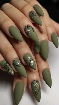 Elven Nails, Elf Nails Designs, Green Witch Nails, Lord Of The Rings Nails, Green Nails Fall, Green Fall Nail Designs, Vine Nails, Fall Nails Green, Slytherin Nails