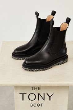 Dear Frances, Black Winter Boots, Boots For Fall, Cycling Fashion, Influencers Fashion, Designer Boots, Minimal Fashion, Luxury Shoes, Winter Wardrobe