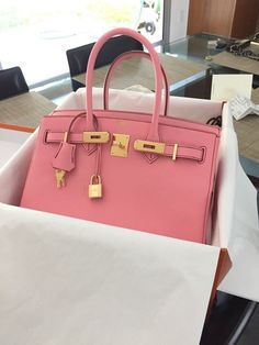 Pink Birkin Bag Aesthetic, Luxury Purses Hermes Birkin, Pink Luxury Bag, Pink Hermes Bag, Prada Pink Bag, Pink Birkin Bag, Birkin Bag Hermes, Pink Birkin, Pink Hermes