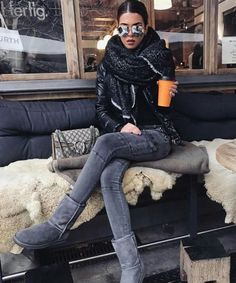 Uggs Boots, Winter Party Outfit, Chique Outfit, Chic Winter Outfits, Boating Outfit, Mode Boho, Winter Chic