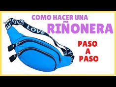 a blue fanny bag sitting on top of a yellow sign that says, como hacer una rinonera paso a paso