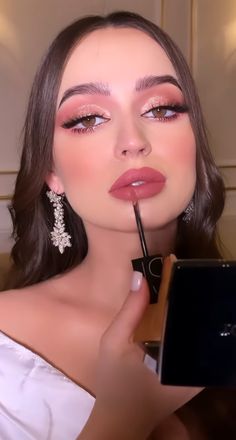 Xv Natural Makeup, Semiformal Make Up, Pink Makeup Looks Bridal, Brunette Pink Makeup, Classy Pink Makeup, Make Up For Night Party, Elegant Pink Makeup, Makeup With Light Pink Dress, Natural Waves Wedding Hair