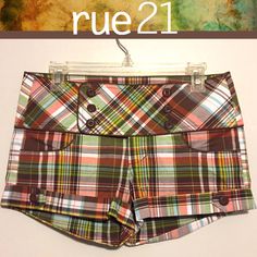 Size 1-2. 10" Length. 30" Waist. 3" Inseam. 2 Little Mini Pockets. Wide Hip Band W 3 Front Buttons. Zipper, French Fly & 3 Button Closure. Sewn Cuffs. 97% Cotton/3% Spandex Blend. Machine Wash. Never Worn Fitted Brown Cotton Shorts, Low Rider, Brown Plaid, Rue 21, Short Shorts, Rue21, Red Brown, Red Green, Cute Outfits