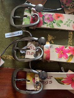 Ladies leather belt perfect for wearing with jeans or pants, quirky colorful with an attractive Buckle. Floral prints. Handbag Organizer Insert, Quay Australia Sunglasses, Womens Leather Belt, Handbag Organization, Suspender Belt, Belts For Women, Leather Women, Floral Prints, Etsy Gift Card