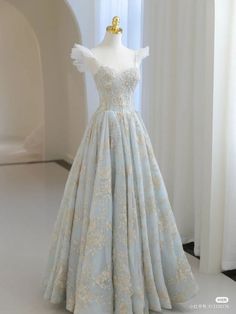 Renisance Dresses Gowns, Light Color Prom Dresses, Simple Flowy Dress, Fantasy Prom Dress, Victorian Prom Dress, Fairytale Ballgown, Gaun Abad Pertengahan, 파티 드레스, Fantasy Gowns