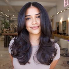 Shoulder Level Haircut, Medium U Shaped Hair, Butterfly Haircut On Medium Hair, Layered Hair Medium Black, Butterfly Haircut Thick Hair, Butterfly Haircut Brunette, Face Layers Medium Hair, Butterfly Haircut Medium/short, Butterfly Haircut Mid Length