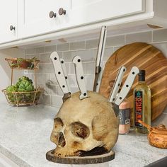 Transform your kitchen into a gothic masterpiece with our Skull Keeper Knife Stand. This spine-chilling kitchen accessory serves as a knife holder, fruit storage rack, and a haunting decoration all in one. Perfect for horror enthusiasts, this skeleton-themed storage rack not only keeps your kitchen organized but also adds a touch of macabre elegance. Ideal for Halloween or any time of year, the Skull Keeper is a must-have for those who embrace the dark side of home decor. Order now and make every meal a bone-chilling experience Skull Knife, Kitchen Knife Holder, Knife Organization, Knife Stand, Knife Rest, Salon Suites, Kitchen Storage Shelves, Creative Kitchen, Tanah Liat