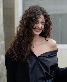 Curly Hair Photos, Beautiful Curly Hair, Curly Hair Cuts, Hair Photo, Long Curly Hair, Curly Girl, Long Curly, Aesthetic Hair, Wavy Hair