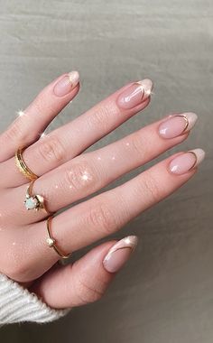 #january #januarynails #nails #nailsofinstagram #nailstagram #glitternails #glitter #opal #opaline #opalnails #gold #goldnails #aesthetic #almond #almondnails #almondshapednails #valentines #valentinesdaynails #valentinesnails #februarynailsideas #february Gold Chrome Oval Nails, Oval Nails Gold Tips, Gold Oval Opal Ring Fine Jewelry, Gold French Tips Almond, Almond Nails Gold Tips, Opal Nails, Fancy Nails Designs