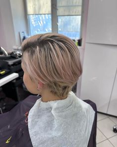 Pixie Cut With Highlights, Warm Blonde Highlights, Hairstyles For Round Face