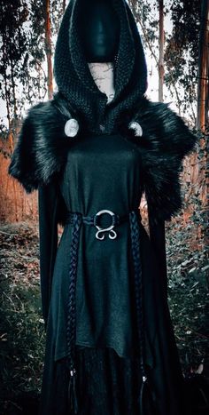 Viking Casual Outfit, Norse Outfit Female, Lady Viking Costume, Viking Costume Couple, Norse Outfits, Diy Viking Costume Woman, Viking Dress Woman, Viking Inspired Outfit, Womens Viking Costume