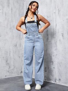 Womens Denim Overalls, Jeans Overall, Denim Dungarees, Skirt Denim, Denim Outfits, Denim Blouse, Jeans Casual, Teen Vogue, Loungewear Set