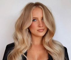 What Is the Old Money Blonde Hair Color & How to Get It? Cool Blonde Vs Warm Blonde Hair, Different Types Of Blondes, Dark Champagne Blonde Hair, Blonde All Over Color, Blonde Babylights On Blonde Hair, Old Money Blonde Medium Length, Old Money Blonde Hair Color, Blonde Base Color, Buttercream Blonde Hair