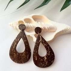 Coconut Shell Earrings, Coconut Earrings, Coconut Jewelry, Coconut Shell Crafts, Shell Ideas, Tropical Earrings, Coconut Shells, Coconut Wood, Boho Style Earrings