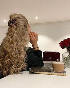 Hair Updos Easy, Updos Easy, Summer Blonde Hair, Easy Hair Updos, Work Hairstyles, Sleek Hairstyles