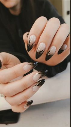 Nude And Black Nail Designs, Nude Nail Art Designs, Spooky Halloween Nails, Fail Nails, Black Halloween Nails, Halloween Nails Diy, Les Nails, Matte Nails Design, Rainbow Nails