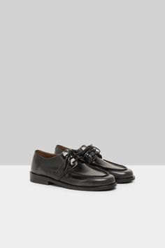 Mocasso Derby Black-Lead Classic Oxfords For Office With Stitched Sole, Classic Office Oxfords With Stitched Sole, Formal Oxford Loafers With Flat Heel, Plain Toe Oxfords With Stitched Sole For Derby, Oxford Loafers With Rubber Sole For Office, Office Oxford Loafers With Rubber Sole, Almond Toe Loafers With Leather Sole For Derby, Leather Sole Cap Toe Loafers For Derby, Derby Cap Toe Loafers With Rubber Sole