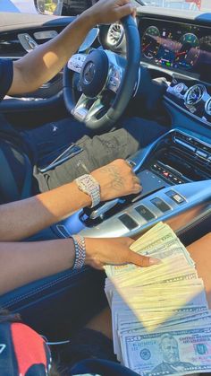 Money Mood Pictures Couples, Couples Making Money Goals, Couples Getting Money Together, Money In Hands Aesthetic, Black Couple With Money, Couple Making Money Together, Couple Holding Money, Money Couple Goals, Couples With Money