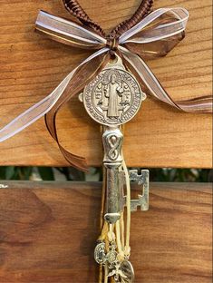 The San Benito Medal is a sacred this silver key with red thread and saint Benedict Crucifix makes a powerful amulet that offers protection to any home with the ability to ward off bad luck. This medal is adorned with various good luck charms and religious figures. This beautiful charm features a silver key with either red or brown thread and Saint Benedict Crucifix. It's a perfect way to get your loved ones and friends started on an altruistic path. Display it proudly to be blessed with protect Saint Lazarus, Smudging Feathers, St Benedict Cross, Cross Medal, Good Luck Charms, Crystal Bath, Candle Carving, Hand Bells, Antique Keys