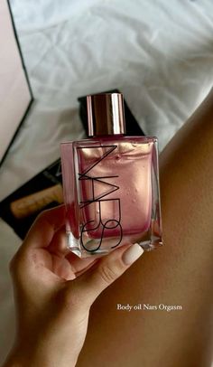 Inspo Makeup, Fragrances Perfume Woman, Smink Inspiration, Smell Goods, Body Butters, Perfume Scents, Perfume Lover, Body Care Routine, Makeup Items