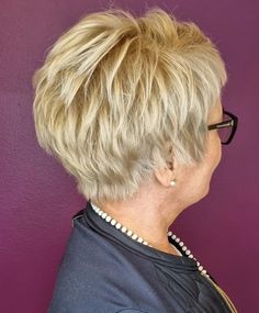 Piece-y Blonde Pixie for Women Over 60 Short Inverted Bob Haircuts, White Blonde Highlights, Short Locks, Straight Eyebrows, Inverted Bob Haircuts, Grey Blonde Hair, Buttery Blonde, Messy Bob, Fine Straight Hair