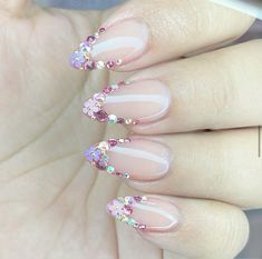 #nails #uñas #nude #pink #glam #golden #white Short Nail Manicure, Pink Glam, Almond Nails Designs, Almond Nail, Simple Nail Art Designs, Soft Nails, Cute Nail Art, Clean Nails