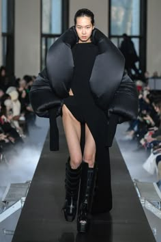 Extreme Aesthetic, Rick Owens Runway, Catwalk Design, Avantgarde Fashion, Extreme Beauty, Lookbook Inspiration, Classy Looks, The Met Gala