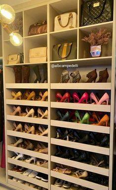 Wardrobe Organisation Ideas, Creating A Capsule Wardrobe, Dressing Room Closet, Closet Shoe Storage, Walking Closet, Organisation Ideas, Wardrobe Organisation