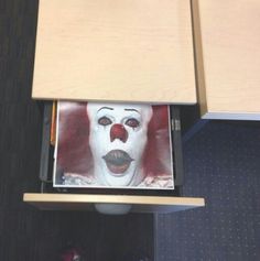 Print out frighting images from scary movies and place them in the drawers of unsuspecting targets! Sleepover Pranks, Work Pranks, House Pranks, Funny Pranks For Kids, Birthday Pranks, Funny April Fools Pranks, Pranks To Pull, Easy Pranks, School Pranks