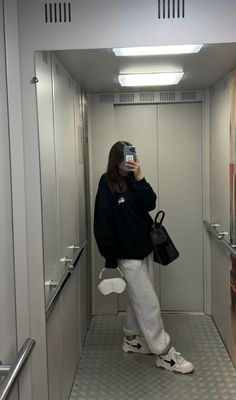 Melegítő Outfit, Cute Quick Hairstyles, Winter Outfits Aesthetic, Long Sleeve Outfits, Winter Fits, Sporty Outfits, School Fashion, Aesthetic Outfits