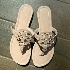 New, Never Worn, Patent Leather Sandals. Sea Shell Pink. Retails For $198. Dust Bag Included. Do Not Have Original Box. Classic Pink Open Toe Sandals, Luxury Pink Sandals For Beach, Pink Tory Burch Sandals Outfit, Wishlist Pink, Pink Tory Burch Sandals, Quince Gifts, Tori Burch Sandals, Pink Tory Burch Purse, Nike Shoes Girls