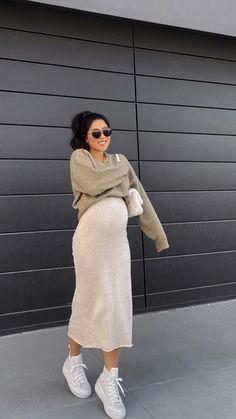 Prego Outfits, Summer Pregnancy Outfits, Fall Maternity Outfits, Casual Maternity Outfits, Winter Maternity Outfits, Trendy Maternity Outfits, Maternity Street Style, A Pregnant Woman, Preggo Fashion